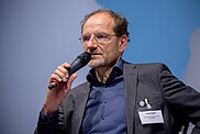 Ministerialdirektor Dr. Jürgen Zattler, Bundesministerium für wirtschaftliche Zusammenarbeit (Briefing zur COP 27 © DKK, Stephan Roehl)